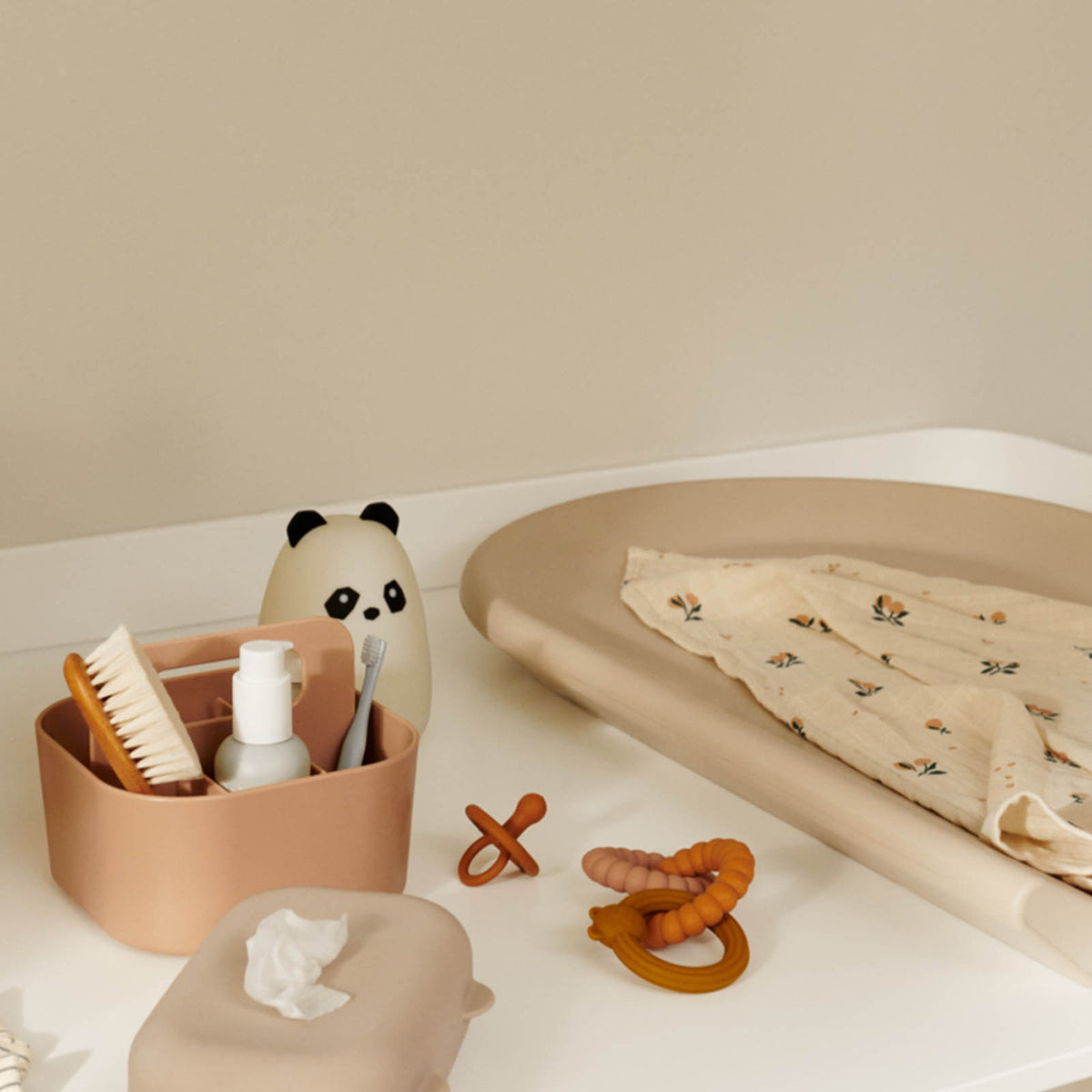 flatlay_roundel_friends
