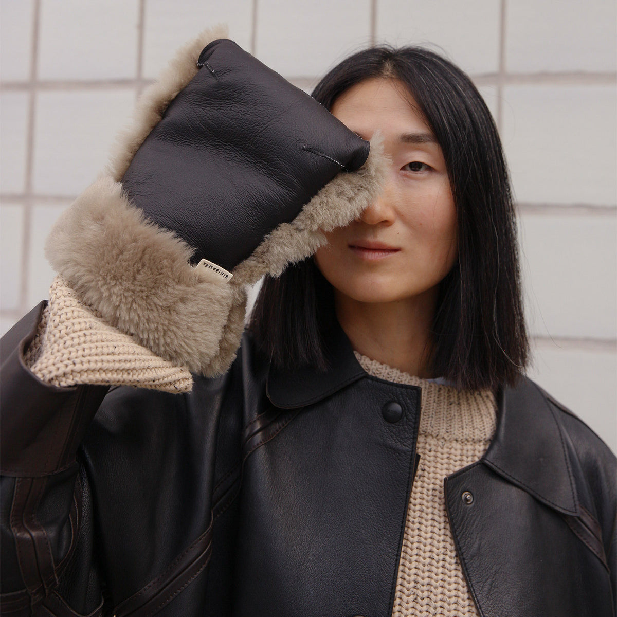 Binibamba Sheepskin Buggy Mittens - Noir/Toast