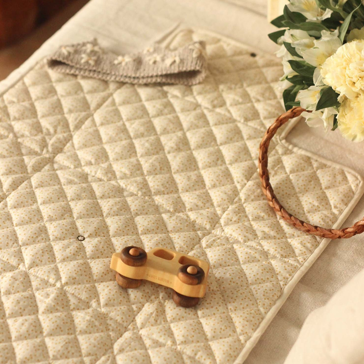 flatlay_roundel_friends