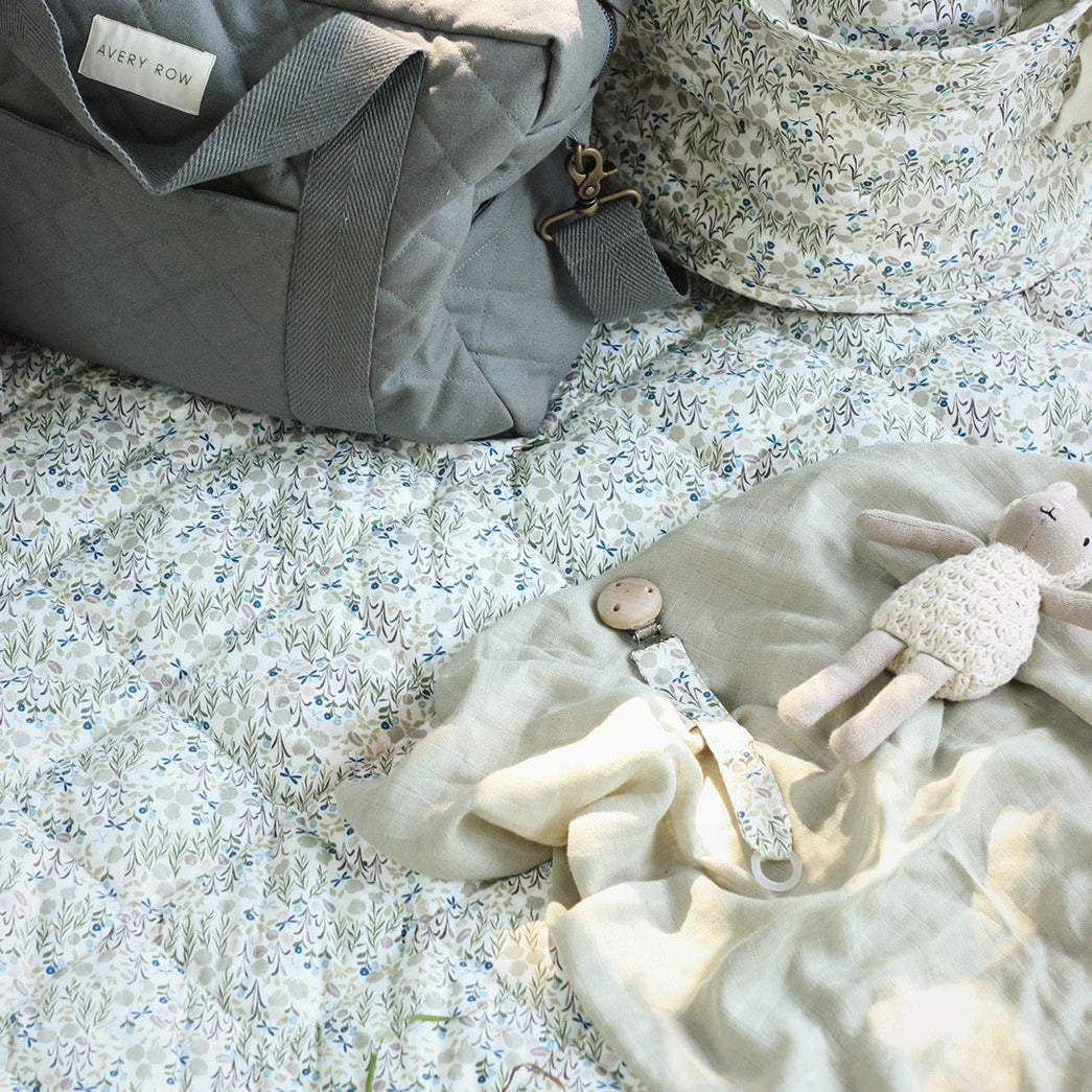 flatlay_roundel_friends