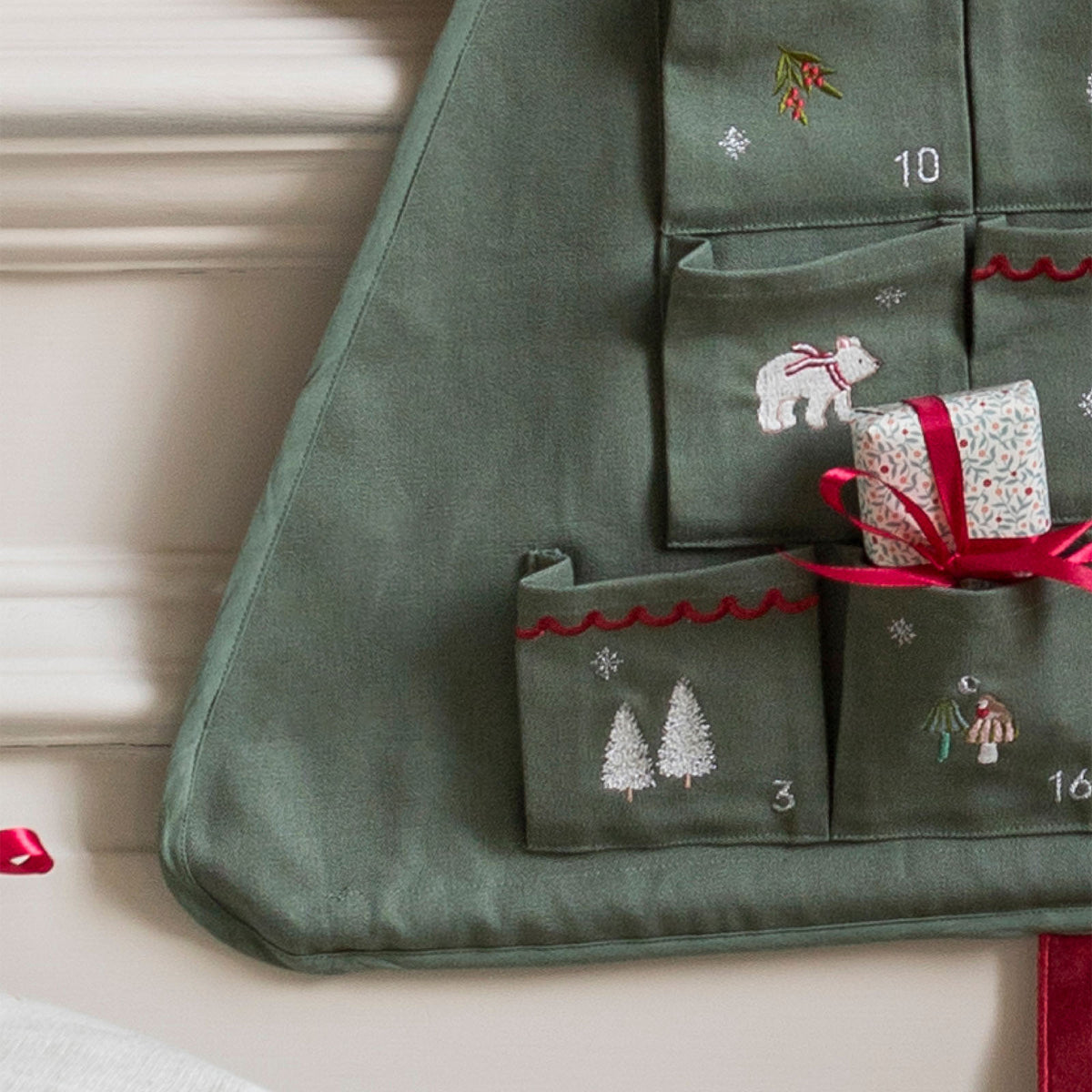 Avery Row Advent Calendar - Christmas Tree