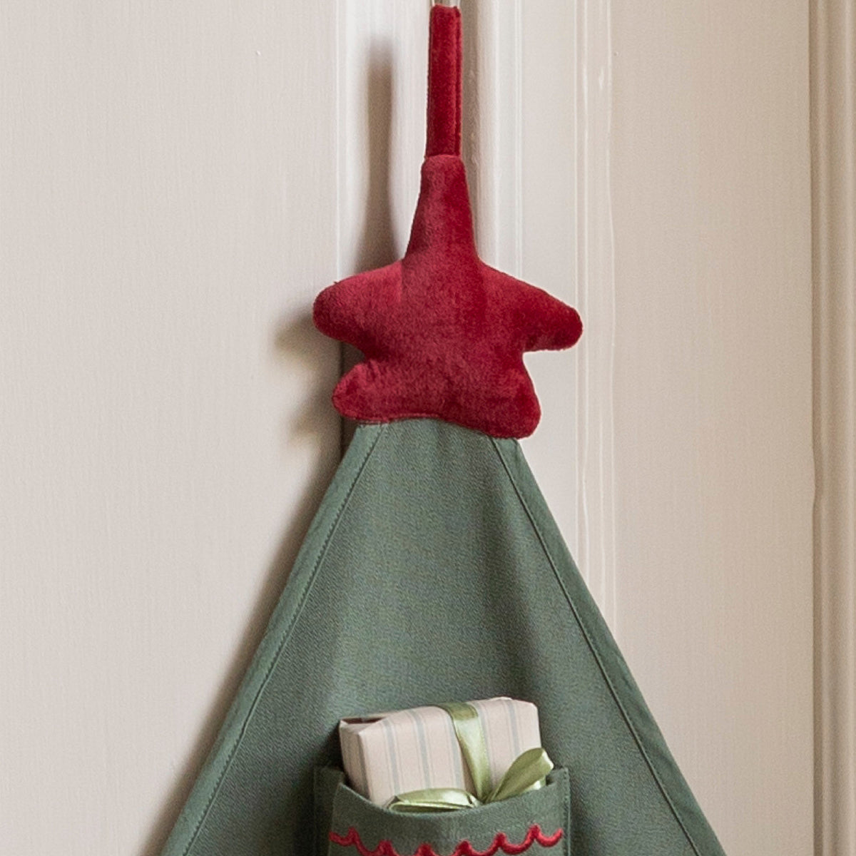 Avery Row Advent Calendar - Christmas Tree